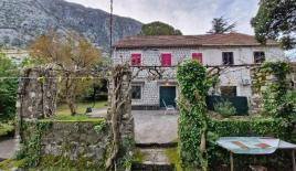 Дом за 1 400 000 евро в Доброте, Черногория