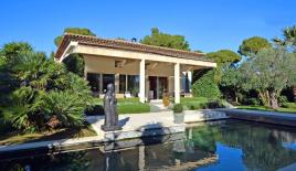 Вилла в Антибе, Франция (цена по запросу)