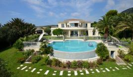 Вилла в Больё-сюр-Мер, Франция (цена по запросу)