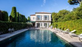 Вилла в Антибе, Франция (цена по запросу)