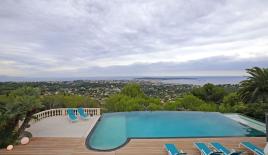 Вилла в Гольф-Жуан, Франция (цена по запросу)