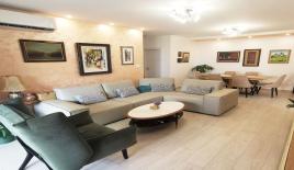 Квартира за 300 000 евро в Доброте, Черногория