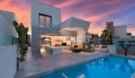 Вилла за 995 000 евро в Рохалесе, Испания