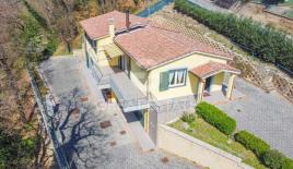 Вилла за 385 000 евро в Фабро, Италия