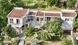 Отель, гостиница за 250 000 евро в Добра Воде, Черногория