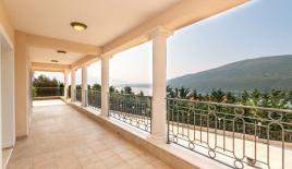 Квартира за 550 000 евро в Херцег-Нови, Черногория