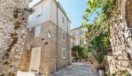 Коммерческая недвижимость за 1 500 000 евро в Будве, Черногория