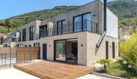 Дом за 470 000 евро в Тивате, Черногория