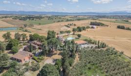 Дом за 2 340 000 евро в Кастильоне-дель-Лаго, Италия