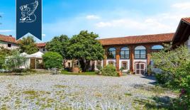 Отель, гостиница за 4 000 000 евро в Турине, Италия