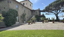 Вилла за 5 500 евро за день в Пунта-Ала, Италия