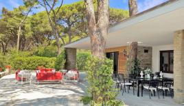 Вилла за 3 300 евро за день в Роккамаре, Италия