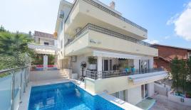 Вилла за 700 000 евро в Тивате, Черногория