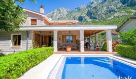 Вилла за 998 000 евро в Ораховаце, Черногория