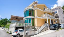 Вилла за 750 000 евро в Тивате, Черногория