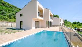 Вилла за 1 100 000 евро в Тивате, Черногория