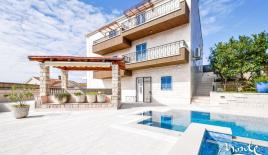 Вилла за 2 100 000 евро в Тивате, Черногория