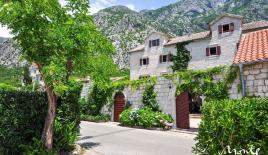 Вилла за 2 700 000 евро в Доброте, Черногория