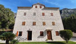 Апартаменты за 299 000 евро в Доброте, Черногория