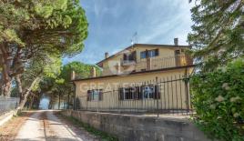 Вилла за 225 000 евро в Беттоне, Италия