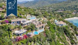 Вилла в Кальяри, Италия (цена по запросу)