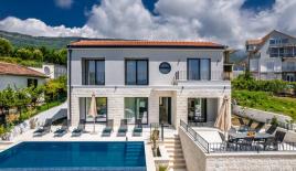 Дом за 795 000 евро в Тивате, Черногория