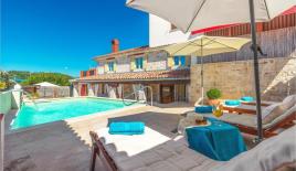 Отель, гостиница за 790 000 евро в Буйе, Хорватия