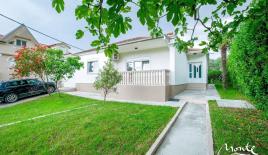 Вилла за 400 000 евро в Тивате, Черногория