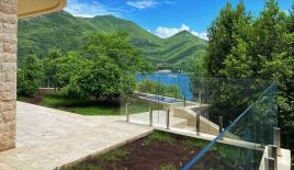 Апартаменты за 300 000 евро в Каменари, Черногория