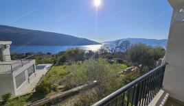 Апартаменты за 280 000 евро в Кумборе, Черногория