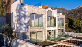 Таунхаус за 994 000 евро в Тивате, Черногория