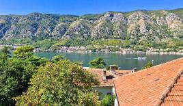 Квартира за 550 000 евро в Доброте, Черногория