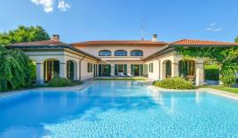 Вилла за 1 600 000 евро в Галларате, Италия