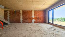 Дом за 571 152 евро в Копере, Словения