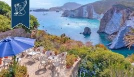 Вилла за 890 000 евро в Латина, Италия