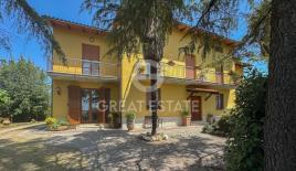 Вилла за 590 000 евро в Кьюси, Италия