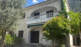 Вилла за 950 000 евро в Доброте, Черногория