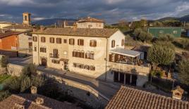 Вилла за 830 000 евро в Корчано, Италия