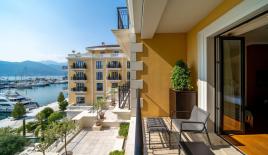 Апартаменты за 2 150 000 евро в Тивате, Черногория