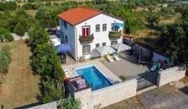 Отель, гостиница за 800 000 евро в Пуле, Хорватия