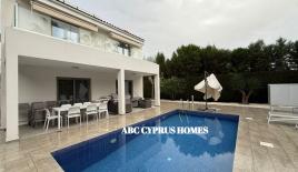 Вилла за 580 000 евро на Корал бэй, Кипр