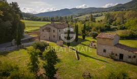 Дом за 690 000 евро в Умбертиде, Италия