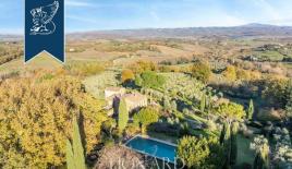 Ферма за 3 400 000 евро в Четоне, Италия