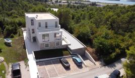 Квартира за 330 000 евро в Тивате, Черногория