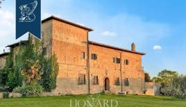 Ферма в Барберино-Валь-д'Эльсе, Италия (цена по запросу)