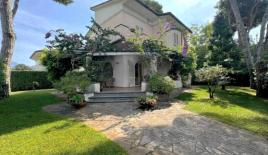 Вилла за 1 590 000 евро в Марина ди Пьетрасанта, Италия