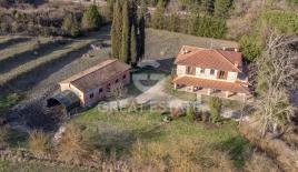 Дом за 430 000 евро в Фабро, Италия