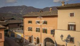 Таунхаус за 1 350 000 евро в Сполето, Италия