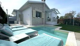 Коттедж за 2 350 000 евро в Марина ди Пьетрасанта, Италия