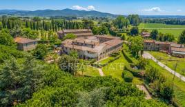 Апартаменты за 295 000 евро в Кортоне, Италия